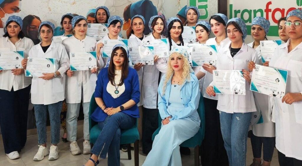 بهترین دوره آموزش کاشت ناخن در مشهد | آموزشگاه کاشت ناخن در مشهد